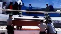 Lima orang anak buah kapal KM Asula ditemukan mengambang di perairan Merauke. Sementara itu, korban ledakan masih dirawat di rumah sakit.