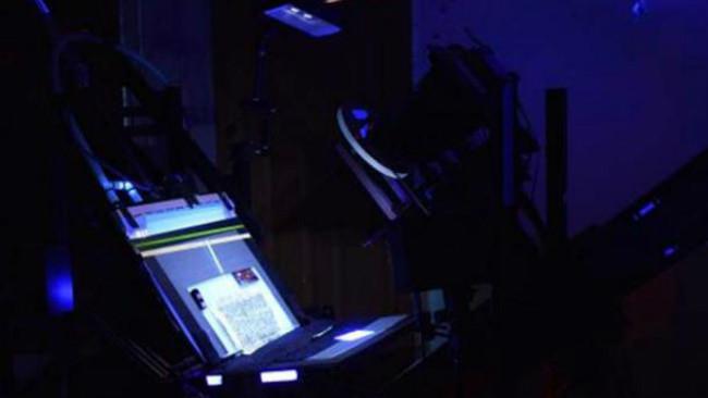 Perangkat pencitraan spektrum cahaya. (Sumber Sinai Palimpsest)