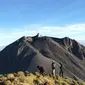 Gunung Sangeang Api terletak di Pulau Sangiang NTB. (Dok: Instagram&nbsp;@ifanmauu)