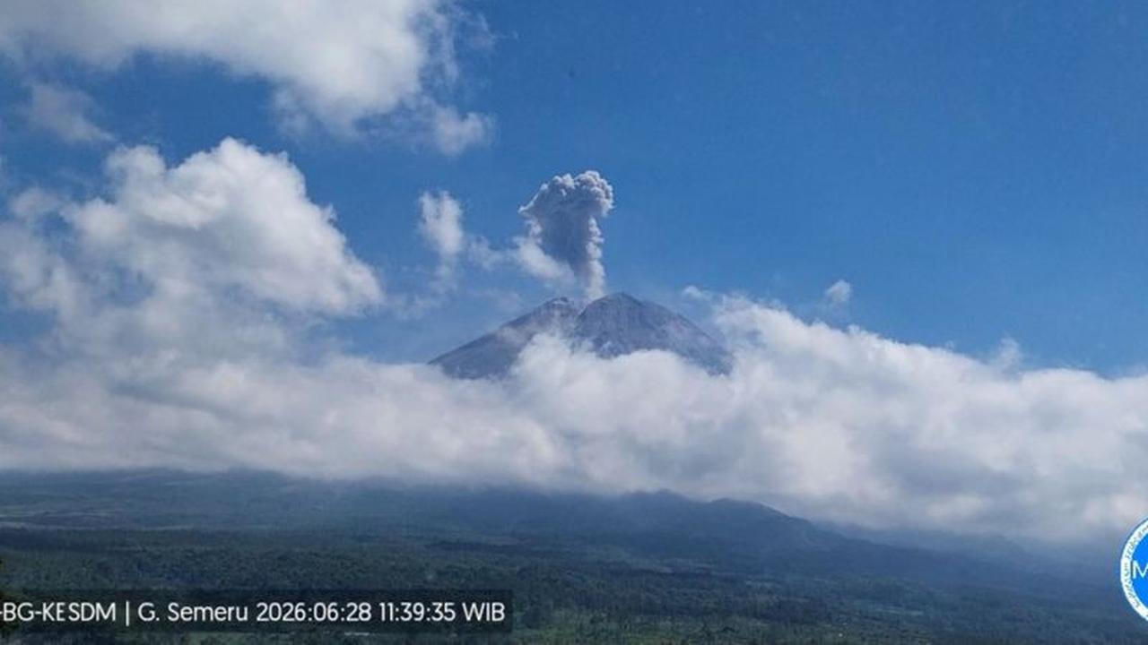 Erupsi Gunung Semeru Capai 1.000 Meter, Status Siaga Diberlakukan