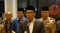 Gubernur Jawa Barat memberikan keterangan usai pertemuan dengan Forkopimda di Mapolda Jabar, Selasa (23/10/2018). (Huyogo Simbolon)