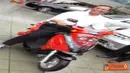 Citizen6, Jakarta: Dirut PLN, Dahlan Iskan didampingi Direktur Operasi Indonesia Barat PLN, Moch. Harry Jaya Pahlawan sedang melakukan uji coba kendaraan motor listrik di halaman PLN Kantor Pusat, Jakarta, Jum'at (8/4). (Pengirim: Agus)