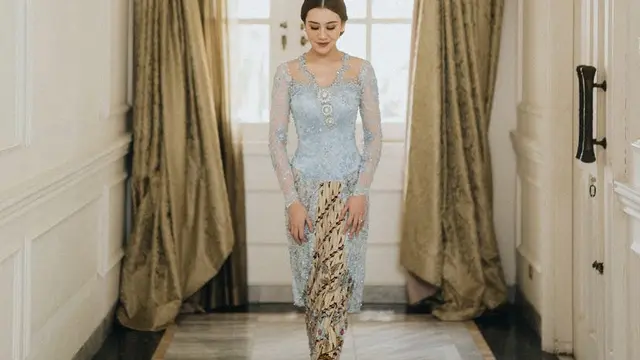 Busana Tradisional yang Dikenakan Aaliyah Massaid. [@morden.co]