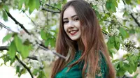 4 Gaya Menawan Vika Kolesnaya dalam Balutan Dress Brokat, Bikin Terpukau