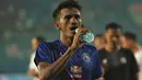 Pemain Arema FC, Alfin Tuasalamony. (Bola.com/Iwan Setiawan)