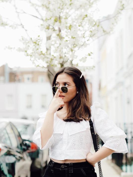 FOTO: Pesona Marsha Aruan Pakai Kacamata, Makin Memukau ...