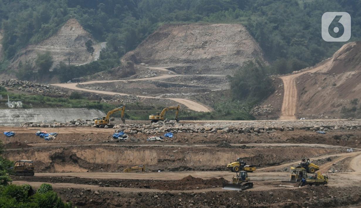 Aktivitas pekerja proyek pembangunan Bendungan Ciawi dan Sukamahi di Ciawi, Kabupaten Bogor, Jawa Barat, Jumat (3/9/2021). Menteri Pekerjaan Umum dan Perumahan Rakyat Basuki Hadimuljono mengatakan pada 2021 akan diselesaikan proyek 13 bendungan di Indonesia. (Liputan6.com/Herman Zakharia)