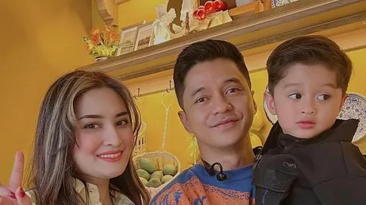 Ganteng! 10 Potret Terbaru Ardashir Behrouz Putra Adly Fairuz dan Angbeen Rishi, Akan Menginjak 3 Tahun