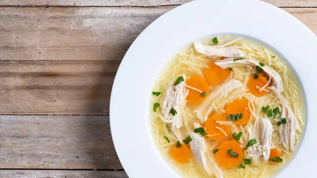 Resep Sup Ayam Jahe Daun Bawang untuk Menu Sahur Sehat