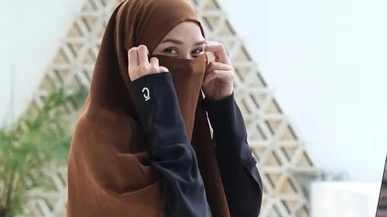 10 Potret Zaskia Adya Mecca Tampil Bercadar Beda Banget dan Bikin Pangling, Didoakan Istikamah