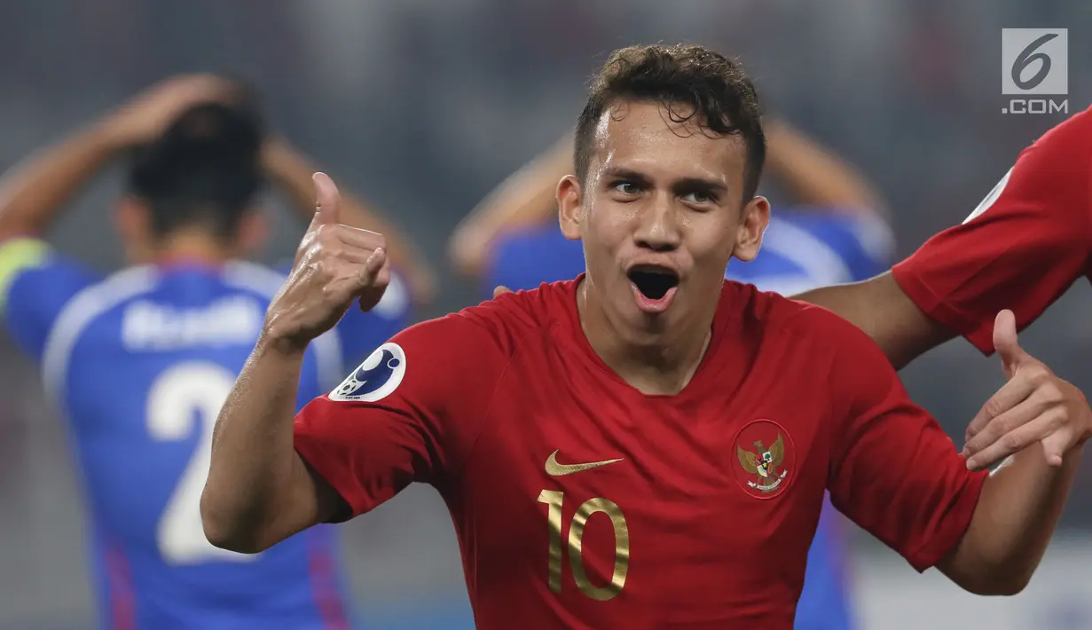 Pemain Timnas Indonesia U-19, Egy Maulana Vikri merayakan gol ke gawang Chinnese Taipei saat laga penyisihan Grup A Piala AFC U-19 2018 di Stadion GBK, Jakarta, Kamis (18/10). IndonesiaU-19 unggul 3-1. (Liputan6.com/Helmi Fithriansyah)