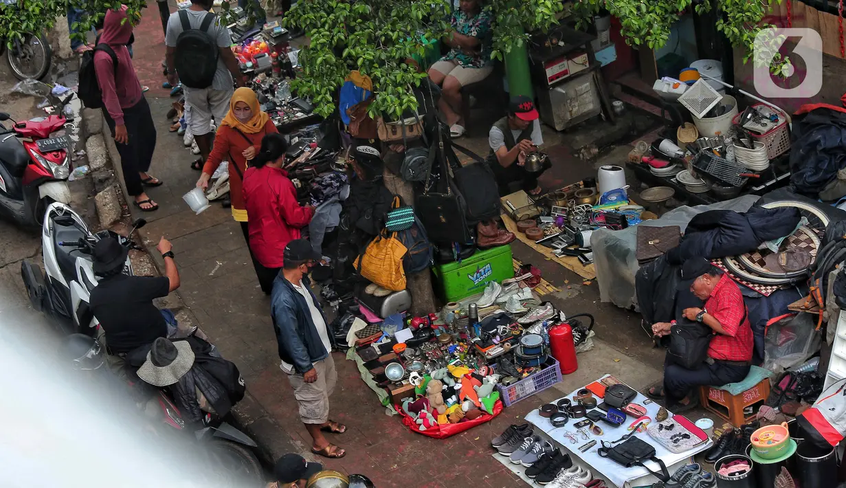 Eksistensi Pasar Loak Kebayoran Lama Di Tengah Gempuran Jual Beli Daring Foto