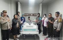 Polres Jakpus Dampingi Korban Ledakan SMAN 72 di RS, Wujudkan Pendekatan Humanis Polri