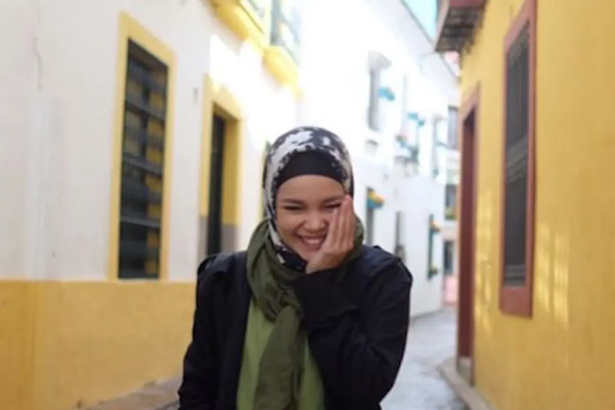 [Bintang] Hijab Dewi Sandra