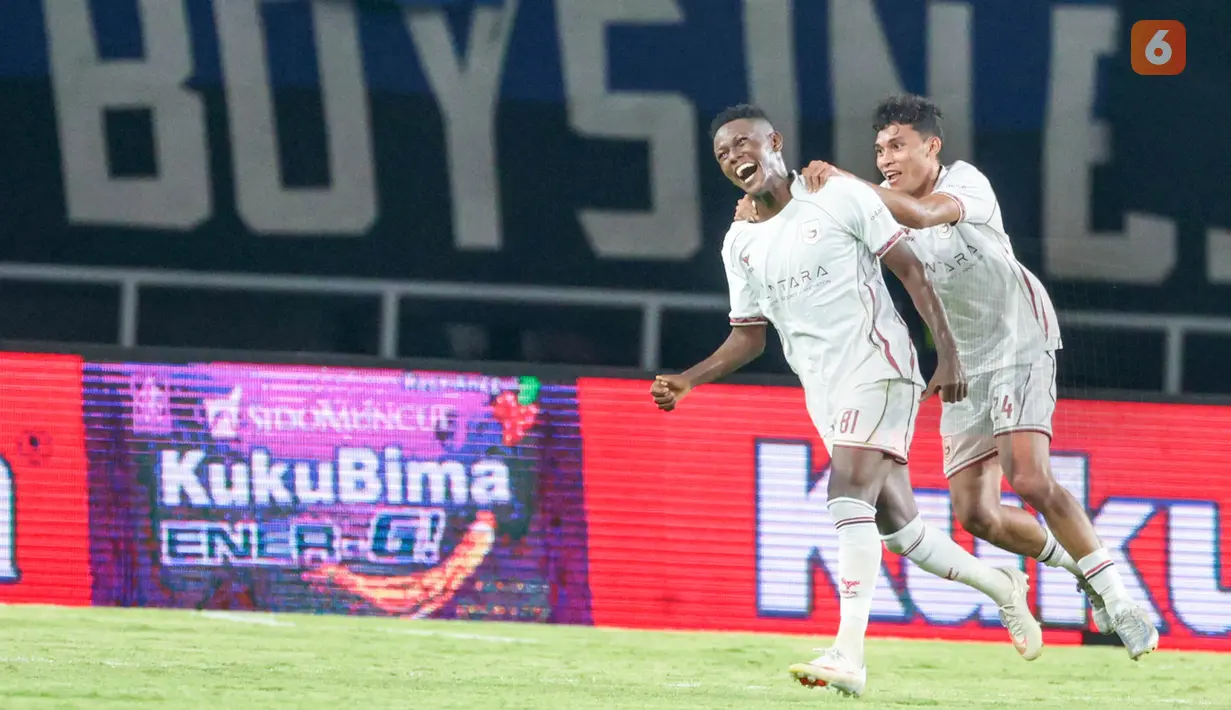 Pesepak bola Garudayaksa FC Jayro Jean melakukan selebrasi setelah mencetak gol ke gawang Persib Bandung dalam pertandingan pekan ketujuh BRI Super League 2026/2027 di Stadion Pakansari, Cibinong, Minggu (25/10/2026). Gol tersebut menyamakan kedudukan menjadi 1-1. (KLY/Budy Santoso)