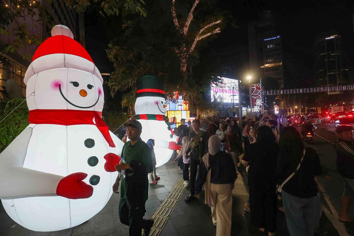 FOTO: Pesona Jakarta Light Festival Hiasi Libur Akhir Tahun