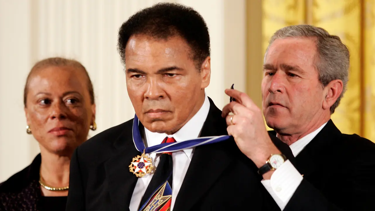 20160604-Petinju Legendaris Muhammad Ali Tutu Usia