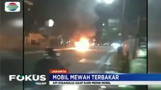 Saat tiba di lampu merah mobil mengeluarkan asap dari bagian mesin, diduga api muncul akibat korsleting arus listrik pada bagian mesin.