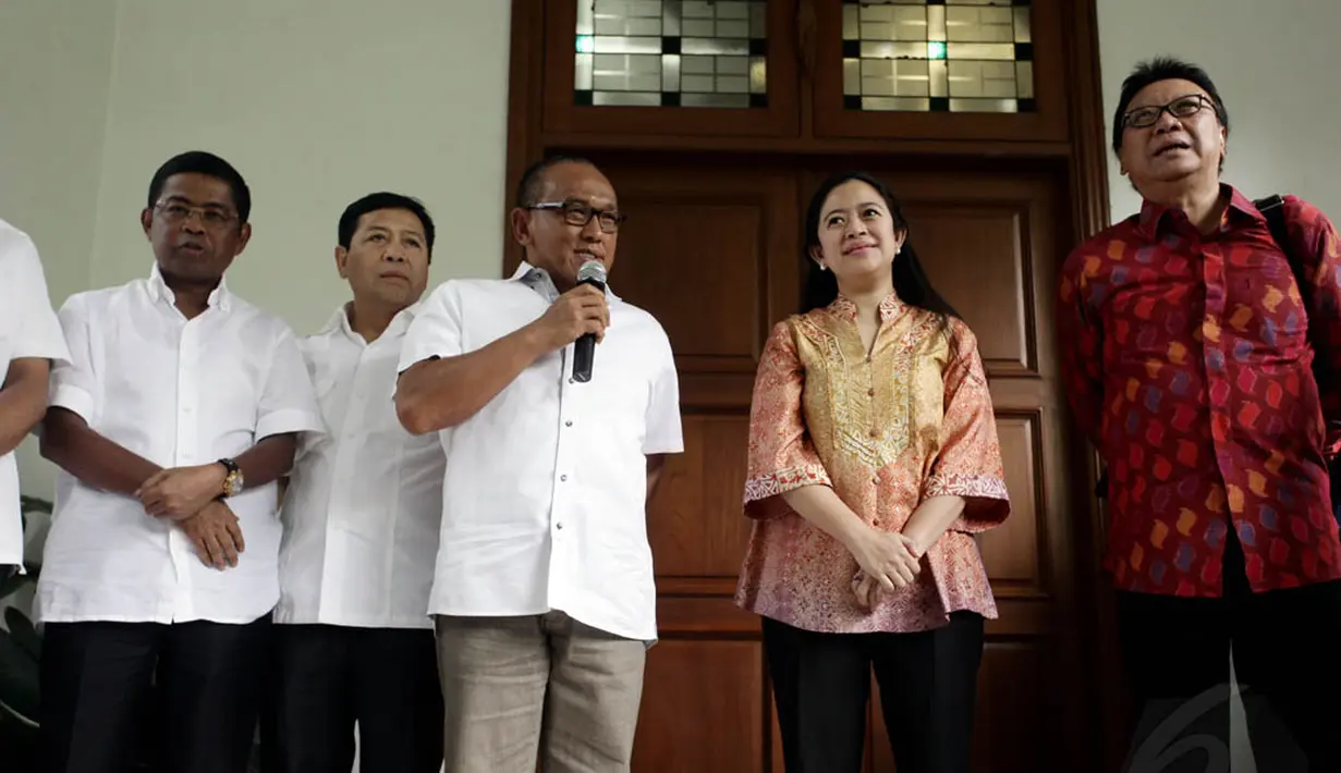 Aburizal Bakrie bertemu dengan Megawati Soekarnoputri membicarakan kemungkinan koalisi antara Partai Golkar sebagai pemenang kedua dan PDI Perjuangan sebagai pemenang pertama dalam Pileg. (Liputan6.com/Johan Tallo)