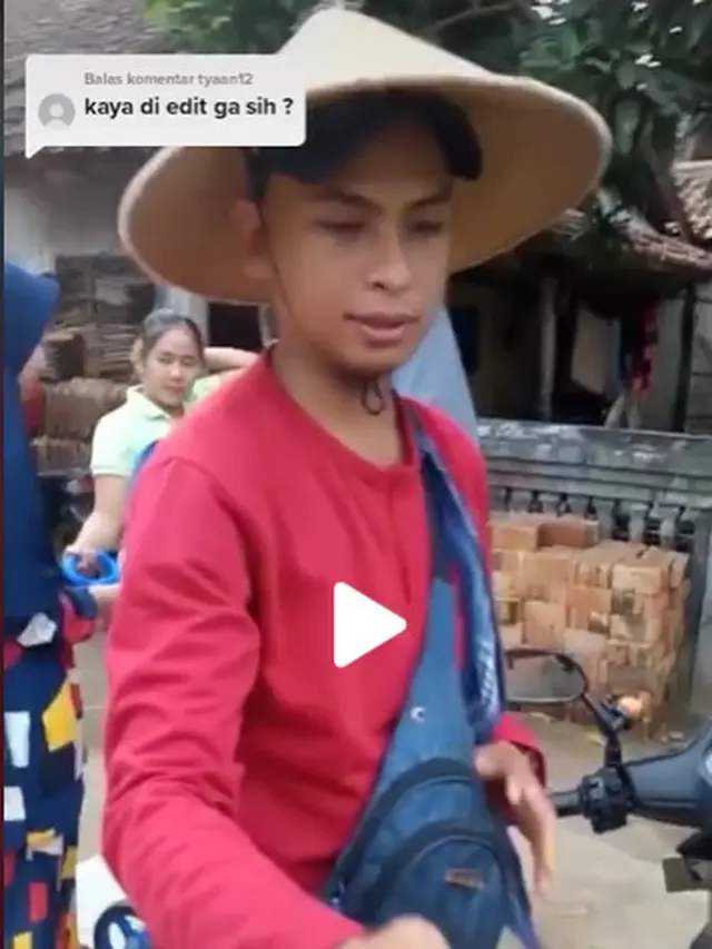 Viral Penjual Jamu Mirip Okin Mantan Suami Rachel Vennya, Curi Perhatian