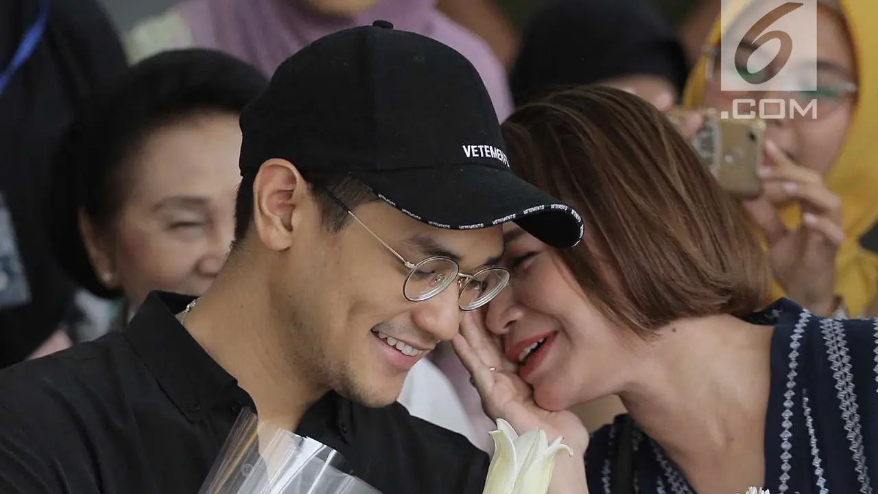 Afgan dan Rossa Umbar Kemesraan Didepan Publik