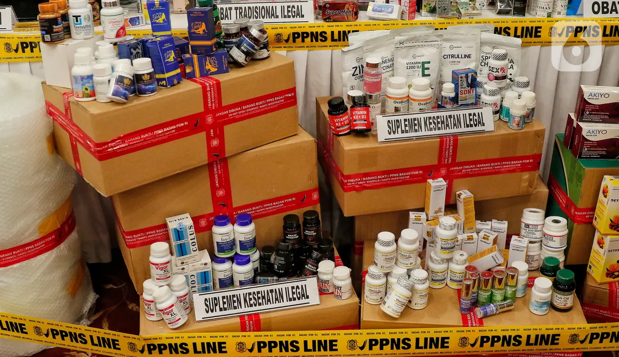 Akun tersebut diketahui telah menjual beragam jenis obat dan makanan ilegal dengan volume penjualan lebih dari 10.000 paket dan nilai ekonomi penjualan lebih dari Rp18 miliar. (Liputan6.com/Angga Yuniar)