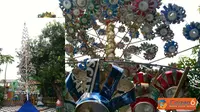Om Jonny, Pembuat Pohon Natal Unik