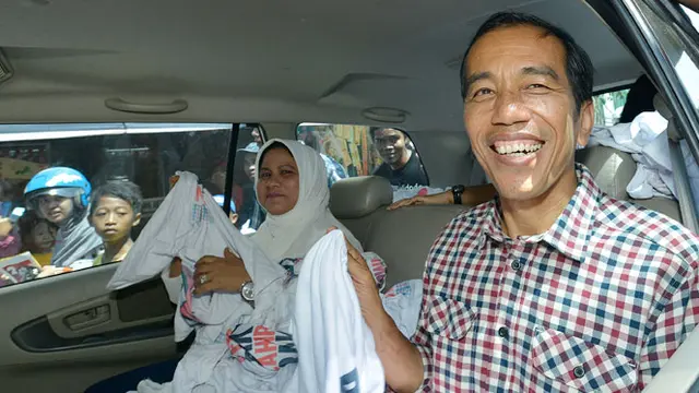Capres Nomor Urut 2 Joko Widodo hari ini mengunjungi Lamongan, Jawa Timur dan Jokowi pun menyempatkan diri mengunjungi pasar ikan Lamongan.