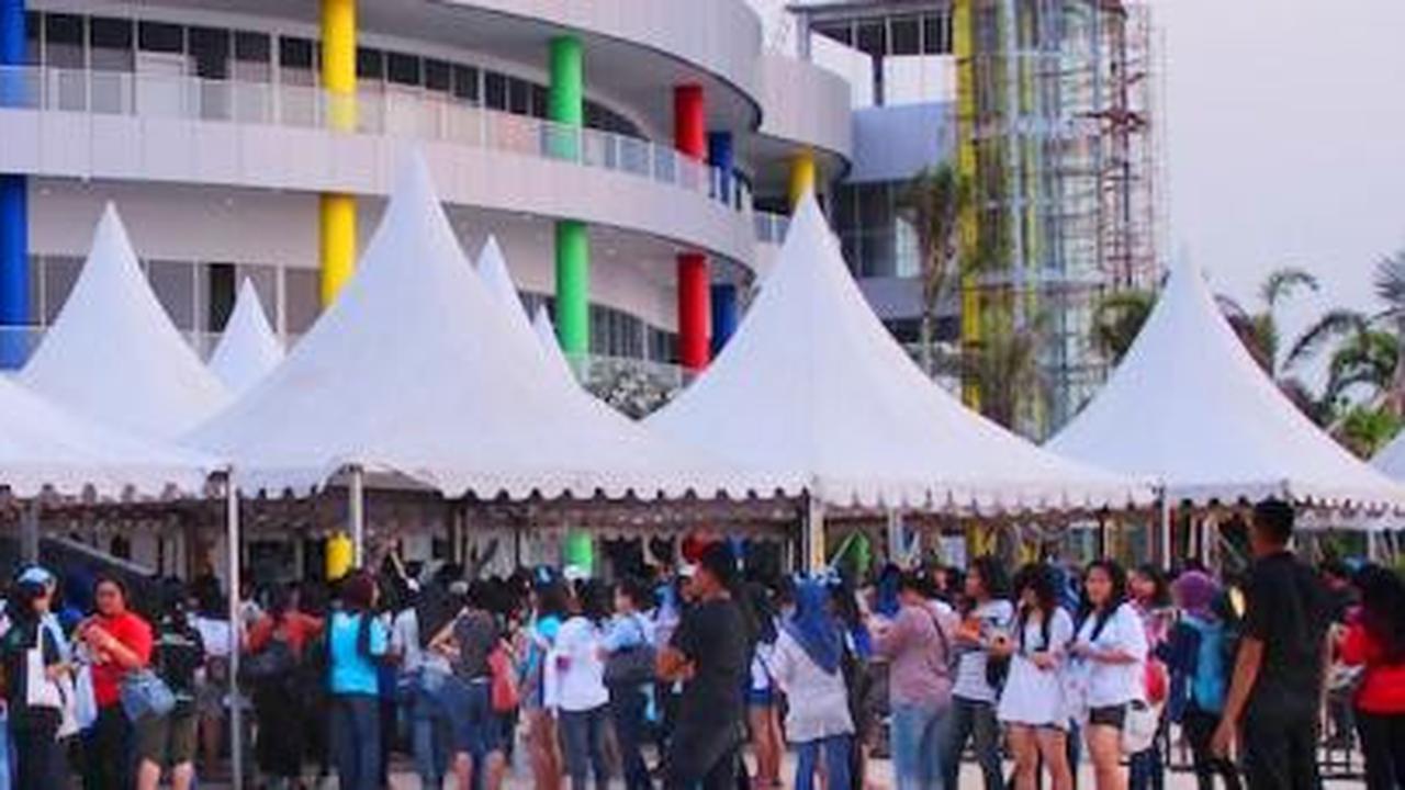 Penjagaan pintu masuk konser Super Junior di Indonesia pada hari perta 