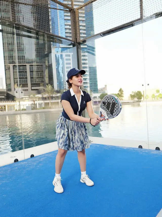 Gaya Santai Tasya Farasya Menikmati Hidup di Dubai dengan Rok Pendek, dari Padel hingga Berjemur