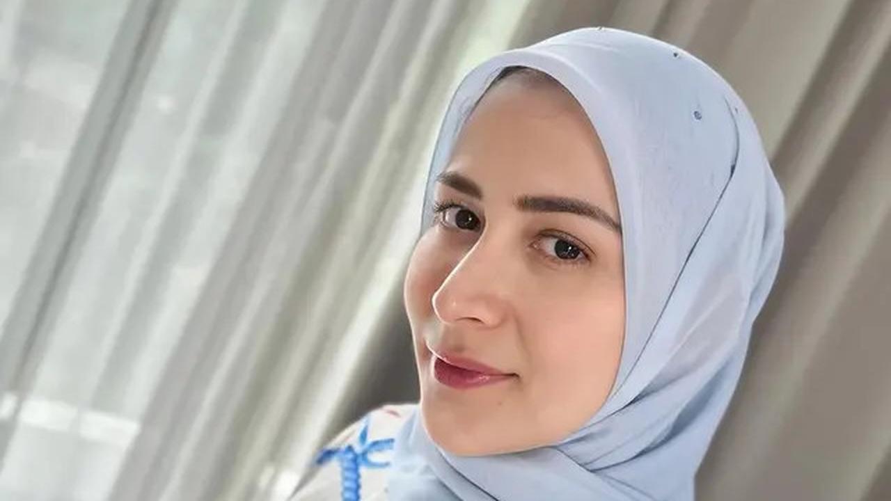 7 Potret Artis Berhijab Keturunan Pakistan, Punya Aura Perempuan Arab