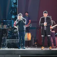  Pada saat konser pembukaan  berlangsung, Hedi Yunus, Mario Ginanjar dan Carlo Sabah terlihat bersiap menyanyikan single dari kahitna untuk para penggemar dan pemirsa yang tidak bisa menyaksikan langsung konser tersebut.(Desmond Manulang/Bintang.com)