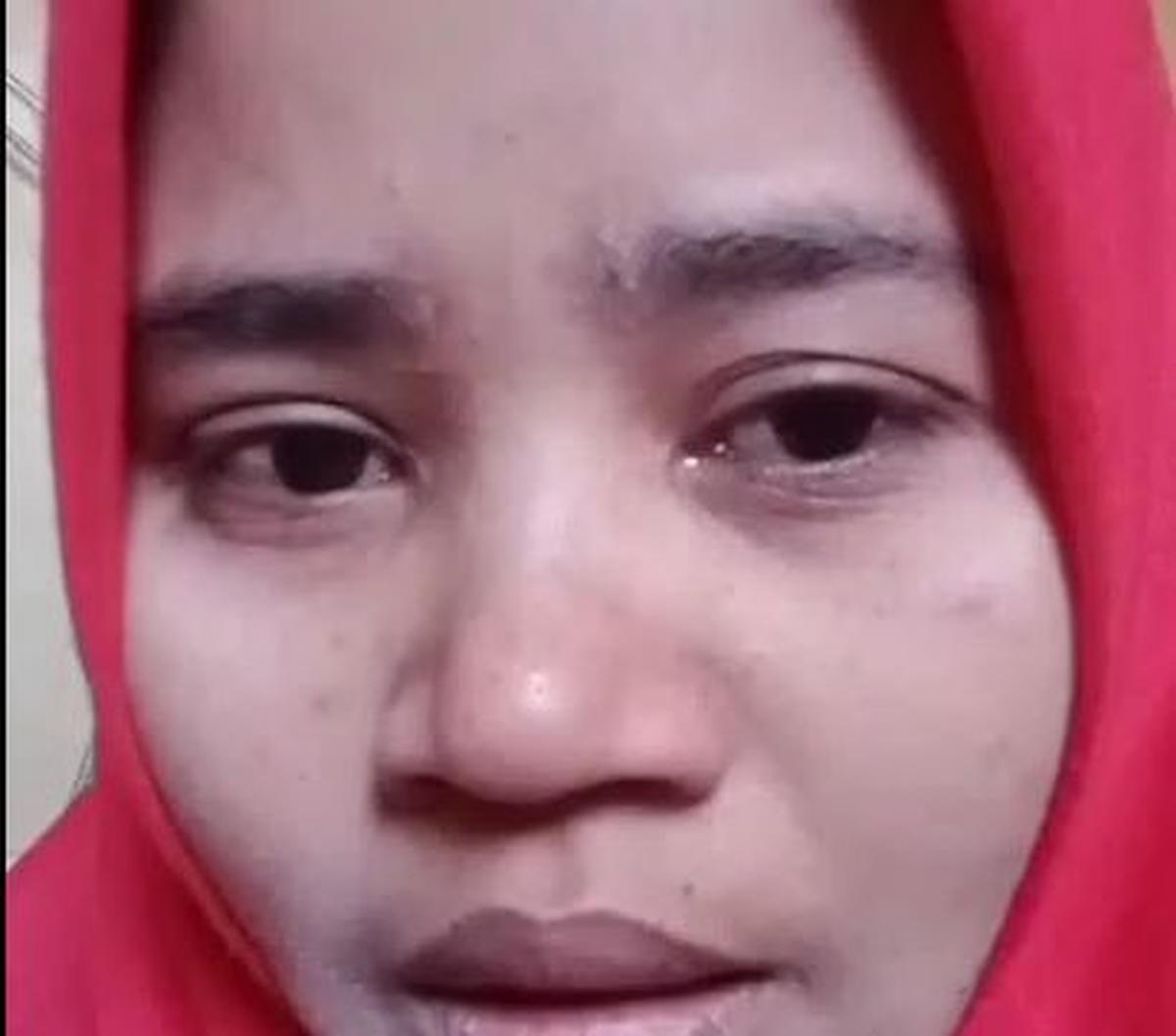 "Jadi Aas berangkat ke Saudi pada Ramadan kemarin dengan diimingi gaji besar dan enak pekerjaannya, pakai visa turis," kata Mukti Ali, perwakilan keluarga Aas di Cabangbungin, Kabupaten Bekasi, Rabu (26/7).