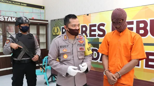 Polres Kebumen menangkap seorang pemuda, DN, lantaran menyebarkan foto syur mantan pacarnya di medsos. (Foto: Liputan6.com/Humas Polres Kebumen)