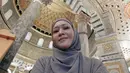 <p>Maia Estianty atau akrab dipanggil bunda Maia menampilkan potret selfie dirinya berhijab. Dalam balutan outfit abu-abu, bunda Maia mengenakan hijab lebar yang bernuansa abu-abu senada. Foto: Instagram.</p>
