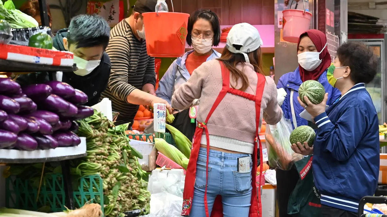 Kasus Omicron Melonjak, Hong Kong Perketat Aturan COVID-19