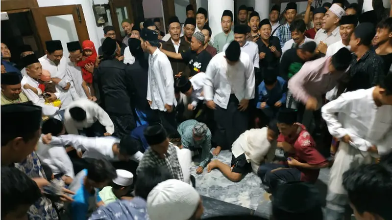 Tradisi Maulid Nabi, Siswa SD Hingga SMA Berebut Uang Koin Senilai Rp 5 Juta