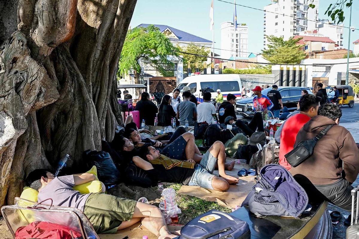 FOTO: KBRI Phnom Penh Dibanjiri WNI Keluar dari Jaringan Penipuan Daring