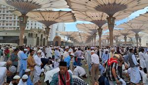 Bus yang mengangkut jemaah umrah asal Indonesia terbakar dalam perjalanan dari Mekkah menuju Madinah. (Merdeka.com)