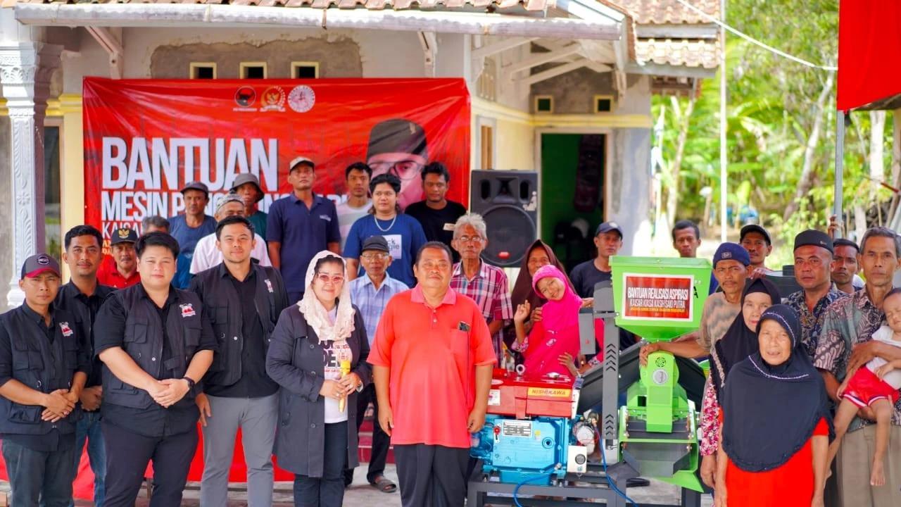 Jaga Stabilitas Pangan: Anggota Komisi XI DPR RI Kaisar Serahkan Alat Penggiling Padi di Cilacap