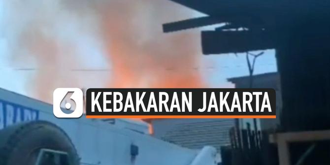 VIDEO: Ledakan Kompor Gas Menghanguskan 4 Rumah Kontrakan