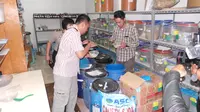 Pabrik kosmetik palsu di kawasan elite Cipaku, Kota Bandung, Jawa Barat. (Liputan6.com/Okan Firdaus)