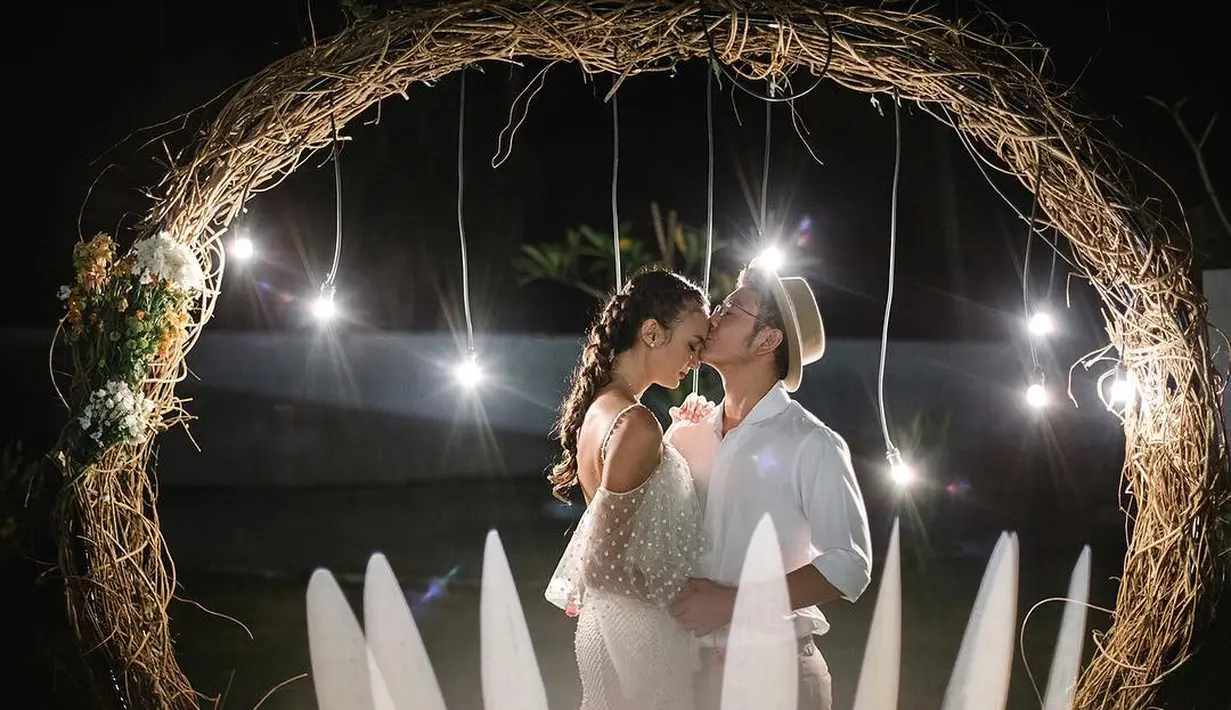 Nadine Chandrawina dan Dimas Anggara