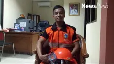 Pria yang tergabung dalam pasukan oranye ini sebelumnya mendapat laporan dari warga adanya got yang saat itu sudah hampir meluap.