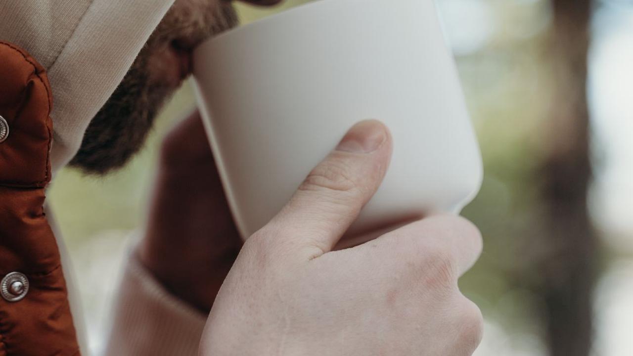 Sejumlah cara ini bisa cegah masalah saat kamu mulai menikmati kopi pagimu.