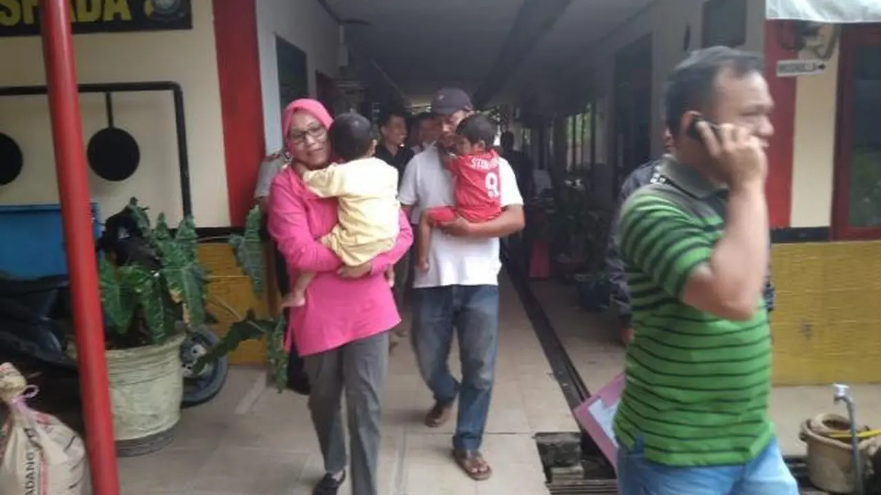 Dua Balita Dikurung di Gudang, Lapar dan Sakit