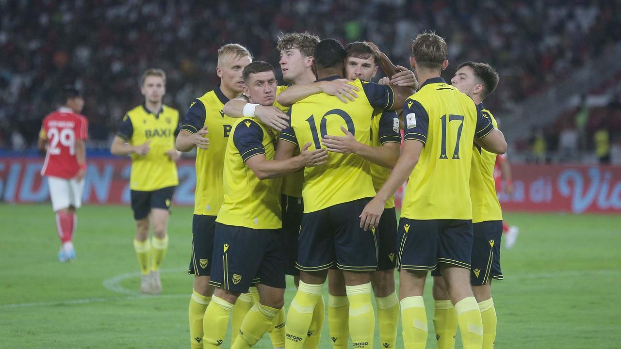 FOTO: Hujan Gol di SUGBK: Oxford United Libas Indonesia All Star 3-6 di  Laga Perdana Piala Presiden 2025