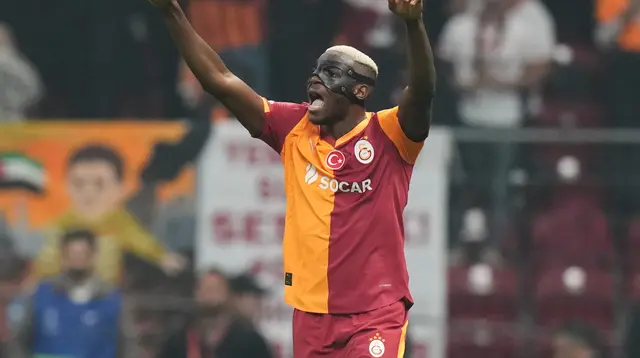 Selebrasi&nbsp;striker Galatasaray Victor Osimhen usai menjebol gawang Liverpool di Ali Sami Yen Stadium di matchday 2 league phase Liga Champions 2025/2026, Rabu (01/10/2025) dini hari WIB. (AP Photo/Francisco Seco)