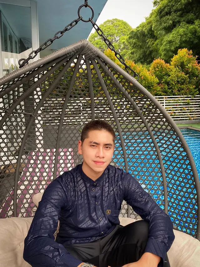 Lakukan 'Botak Chellenge', Ini 6 Potret Terbaru Verrell Bramasta dan Athalla