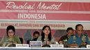 Kiri-kanan: Menkes Nila F Moeloek, Menko PMK Puan Maharani dan KSAL Laksamana TNI Ade Supandi saat Rapat Koordinasi tingkat menteri, Jakarta, Kamis (18/6/2015). Rakor membahas Persiapan Sail Tomini dan Festival Boalemo 2015. (Liputan6.com/Johan Tallo)